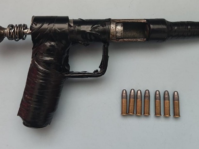 Lo allanaron por lesiones y amenazas: tena un arma casera